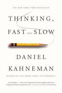Book cover of 'Thinking, Fast and Slow' by Daniel Kahneman, depicting a silhouette of a head divided into two contrasting colors symbolizing the two systems of thought.
