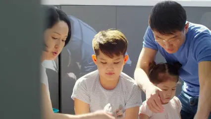 Horizontal video: Parents teaching their children how to collect trash and put it in a trash bag 3195945. Duration: 23 seconds. Resolution: 3840x2160